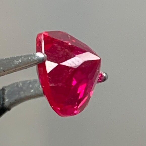 DAZZLING Certified Pear Ruby Gemstone - Picture 9 of 14